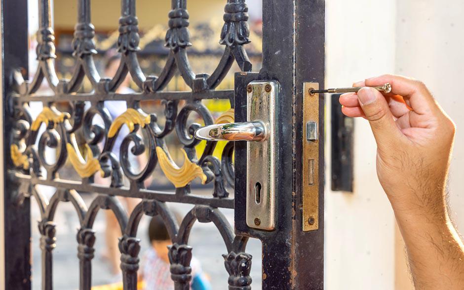 serrure de porte Taverny