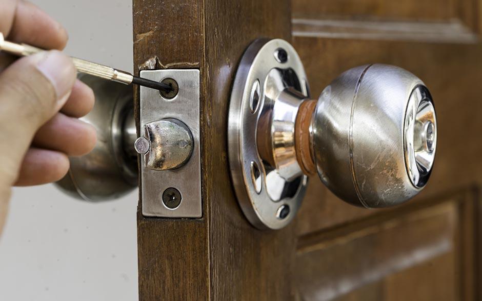 changer serrure porte fermée Clamart